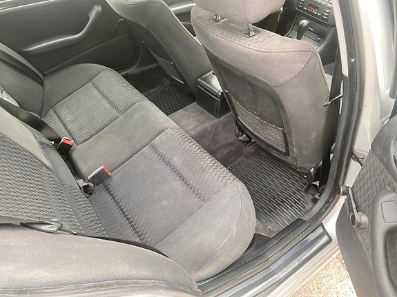 BMW 320i 10 of 13
