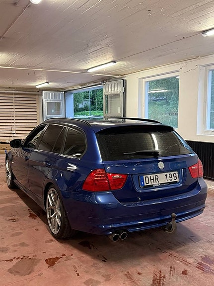 BMW 320d 2 of 5