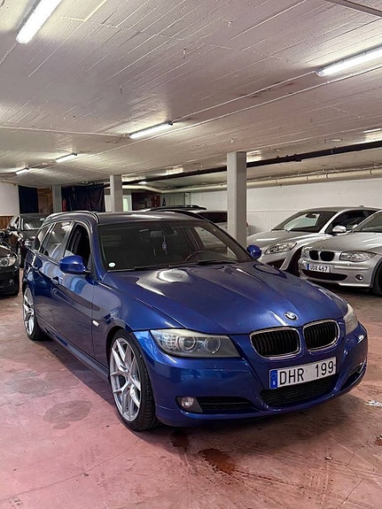 BMW 320d 4 of 5