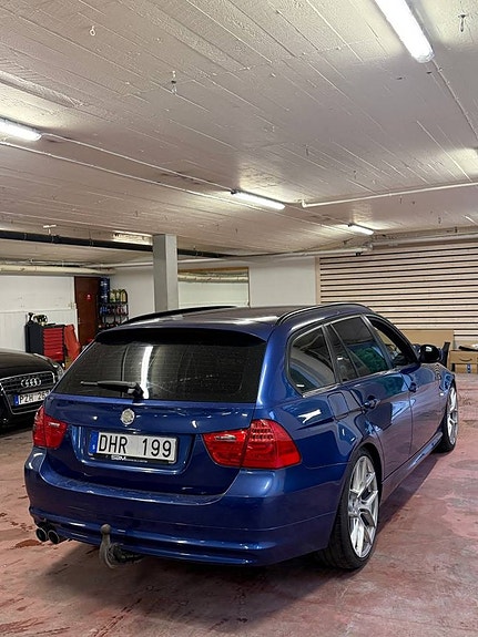 BMW 320d 3 of 5