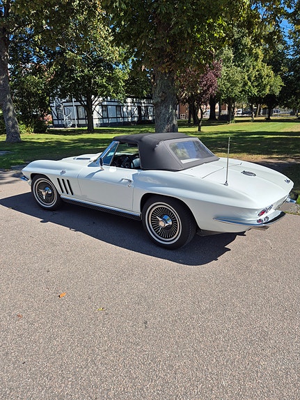 Chevrolet Corvette 5 of 5