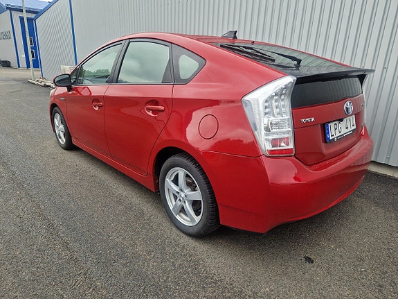 Toyota Prius 3 of 5