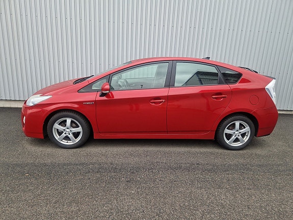 Toyota Prius 4 of 5