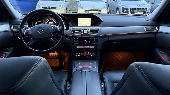 Mercedes-Benz E220 12 of 15