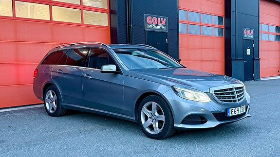 Mercedes-Benz E220 2 of 5