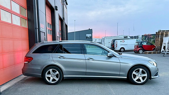 Mercedes-Benz E220 4 of 5