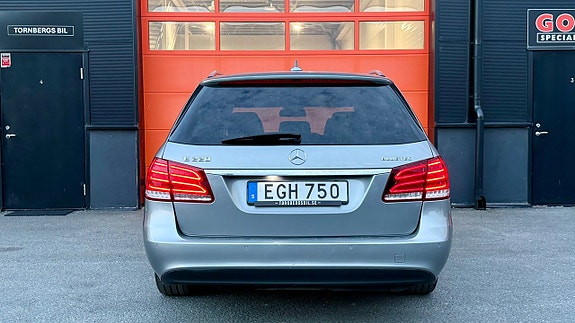 Mercedes-Benz E220 6 of 15