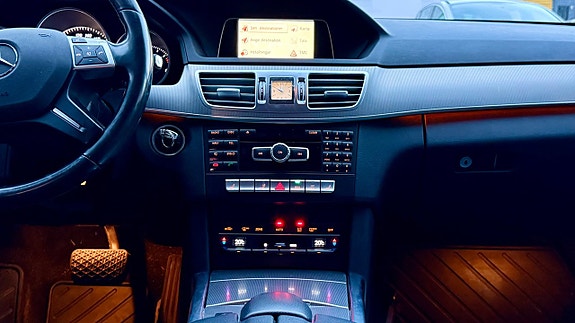 Mercedes-Benz E220 13 of 15