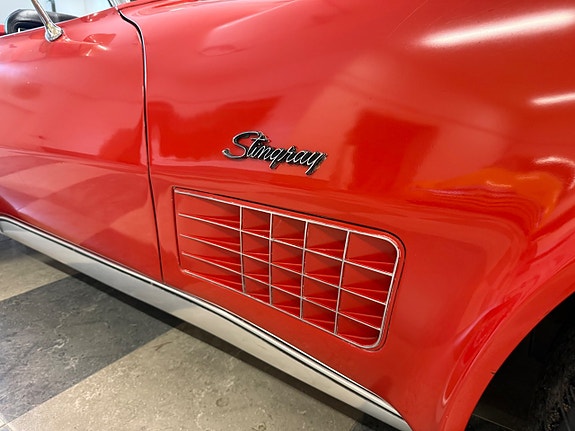 Chevrolet Corvette 12 of 24
