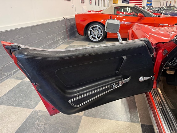 Chevrolet Corvette 19 of 24