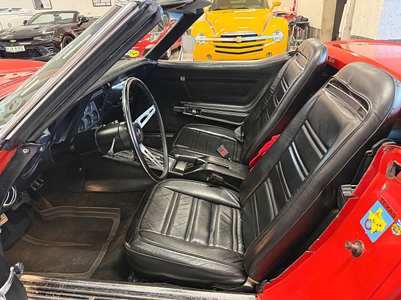 Chevrolet Corvette 18 of 24