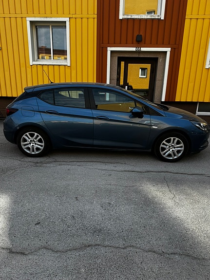 Opel Astra 2 of 5