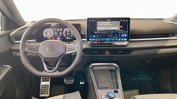 Volkswagen T-Roc 10 of 12