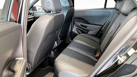 Volkswagen T-Roc 11 of 12
