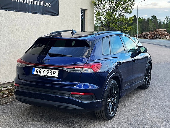 Audi Q4 e-tron 4 of 5