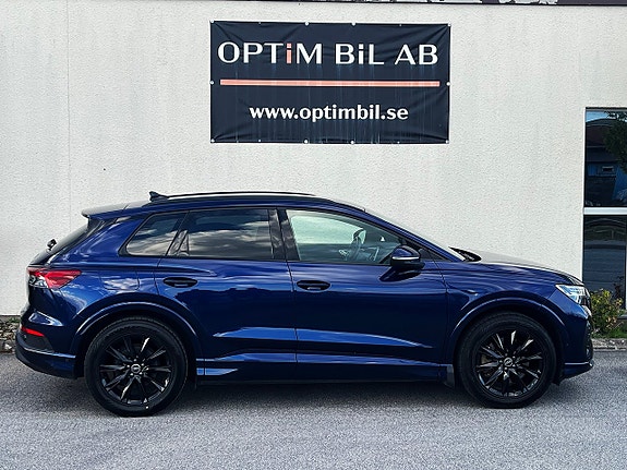 Audi Q4 e-tron 3 of 5