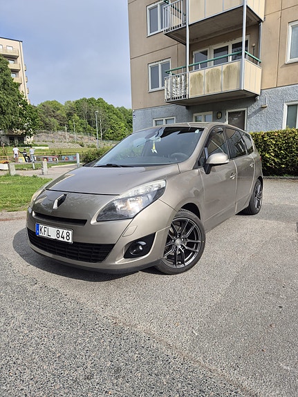 Renault Grand Scenic III 2 of 4