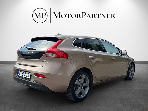 Volvo V40 7 of 17