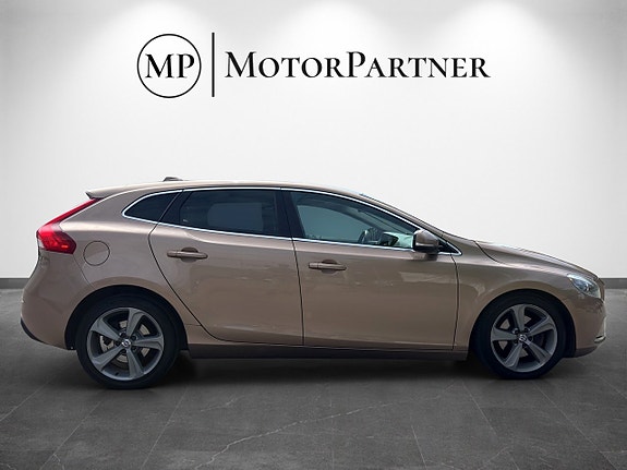 Volvo V40 8 of 17