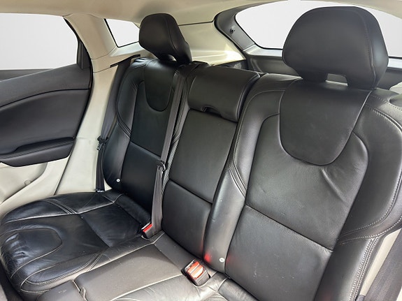 Volvo V40 12 of 17