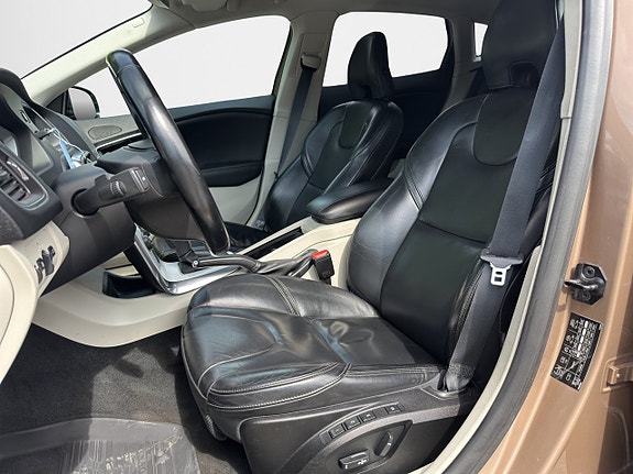 Volvo V40 9 of 17
