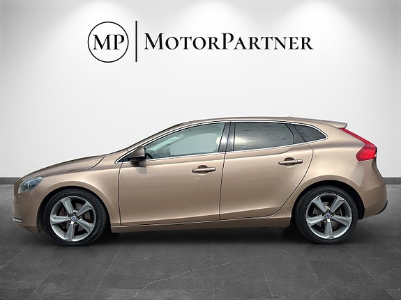 Volvo V40 4 of 17