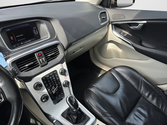 Volvo V40 11 of 17