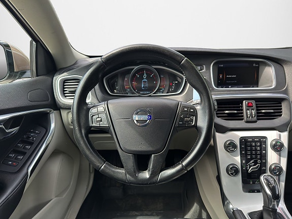 Volvo V40 10 of 17