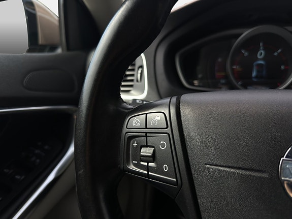 Volvo V40 13 of 17