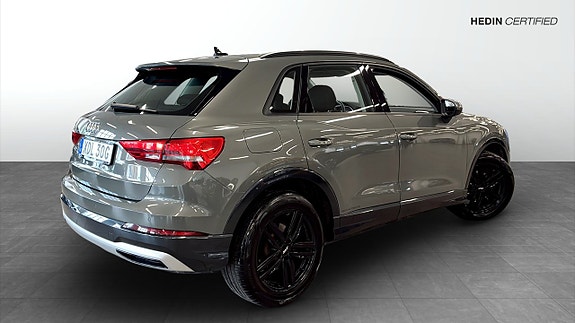 Audi Q3 2 of 5