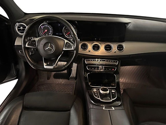 Mercedes-Benz E220 11 of 16