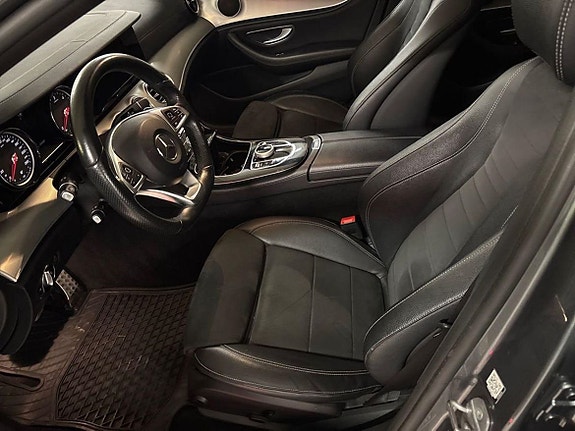 Mercedes-Benz E220 12 of 16
