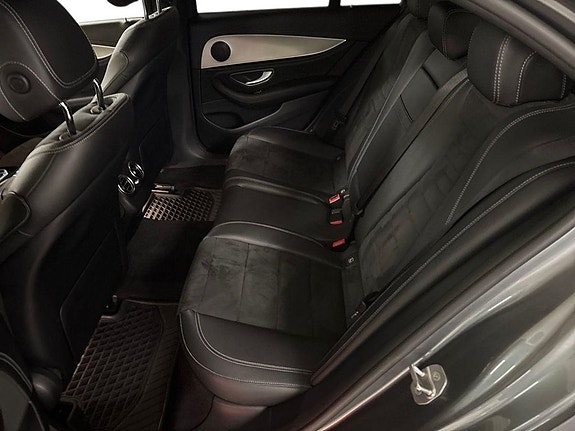 Mercedes-Benz E220 13 of 16