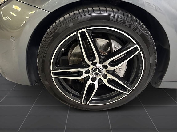 Mercedes-Benz E220 9 of 16