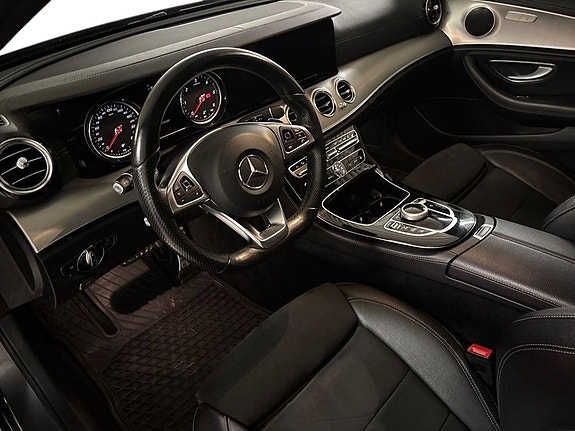 Mercedes-Benz E220 10 of 16