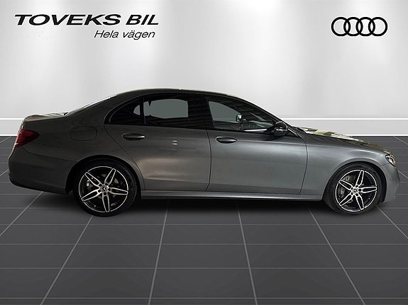 Mercedes-Benz E220 2 of 16