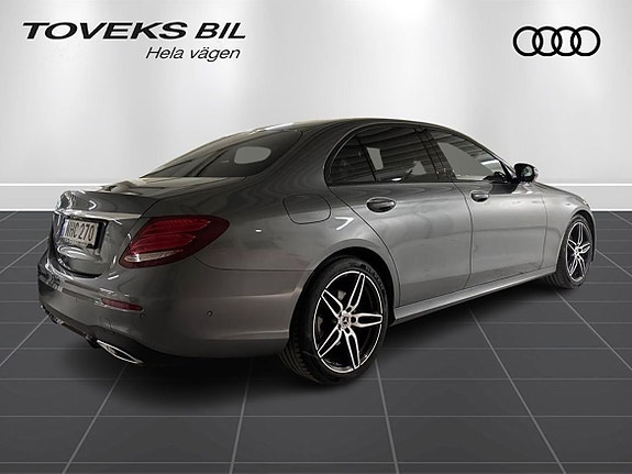 Mercedes-Benz E220 3 of 16