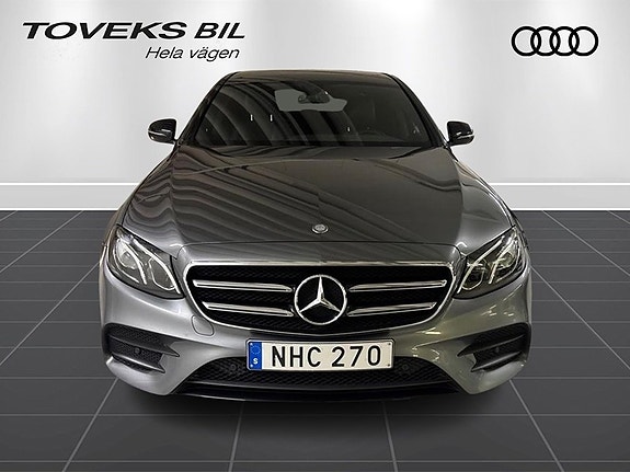 Mercedes-Benz E220 8 of 16