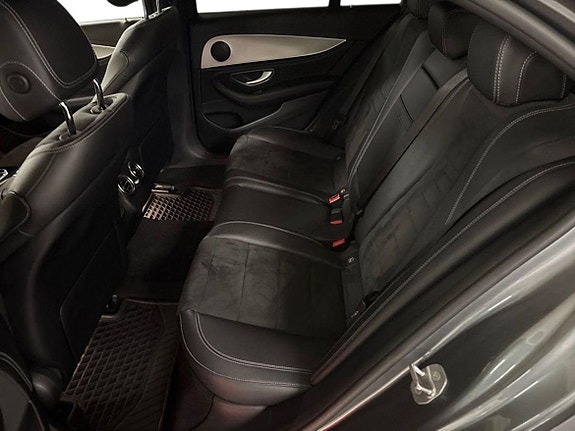 Mercedes-Benz E220 13 of 16