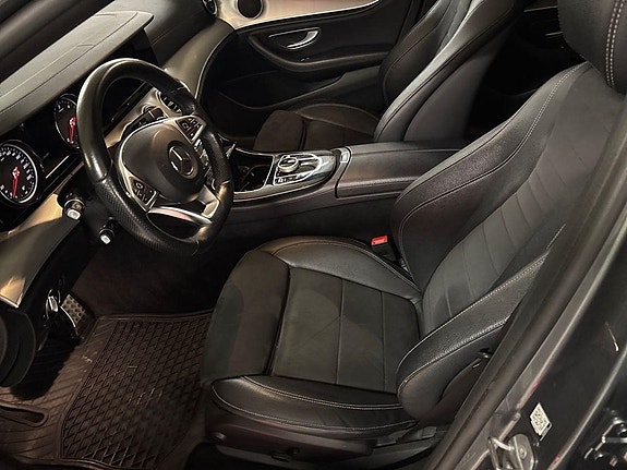 Mercedes-Benz E220 12 of 16