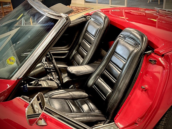Chevrolet Corvette 8 of 9