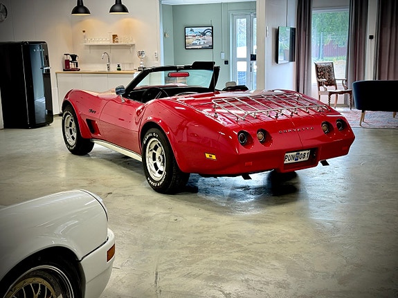 Chevrolet Corvette 3 of 5
