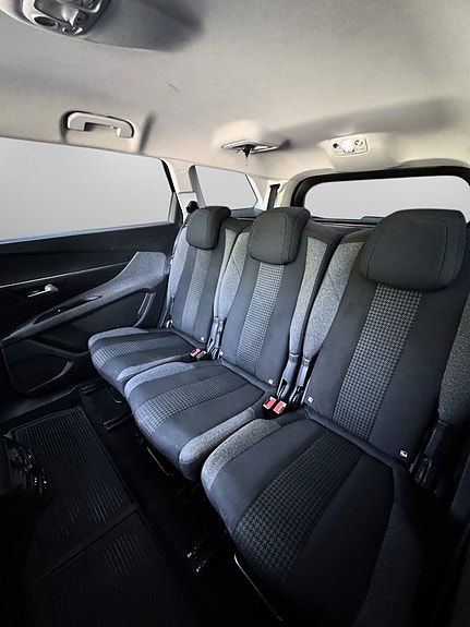 Peugeot 5008 17 of 22