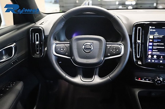 Volvo EX40 11 of 20