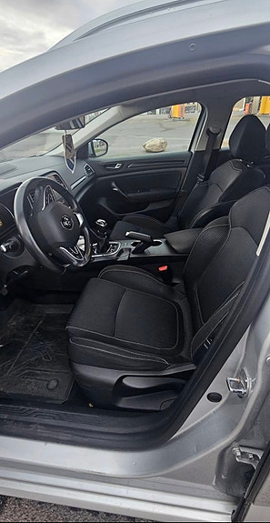 Renault Megane IV 3 of 5