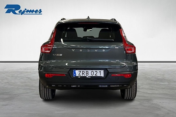 Volvo EX40 3 of 11