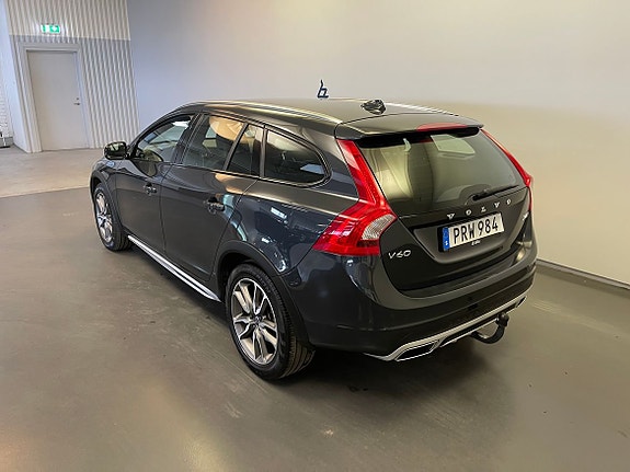 Volvo V60 Cross Country 4 of 5