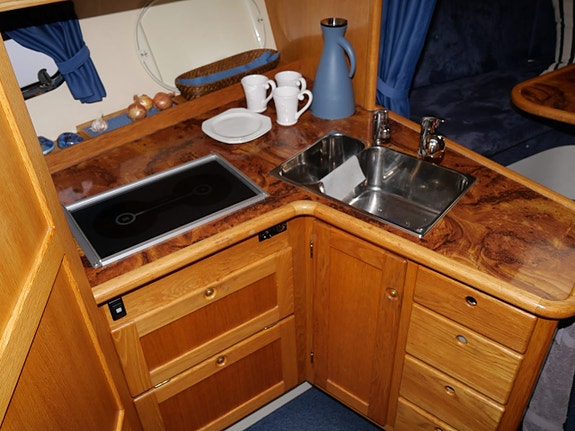 Forbina 10000 Flybridge 6 of 14
