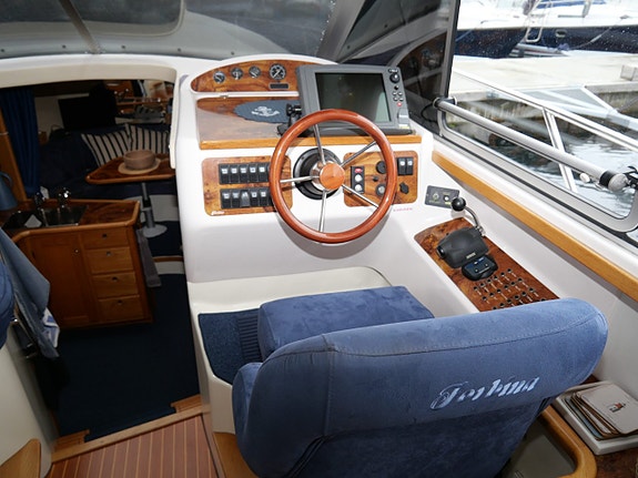 Forbina 10000 Flybridge 12 of 14