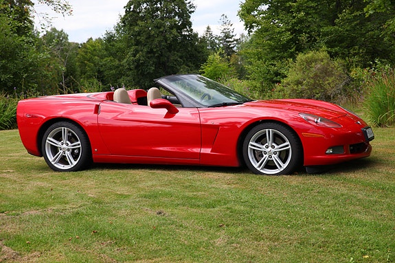 Chevrolet Corvette 2 of 5